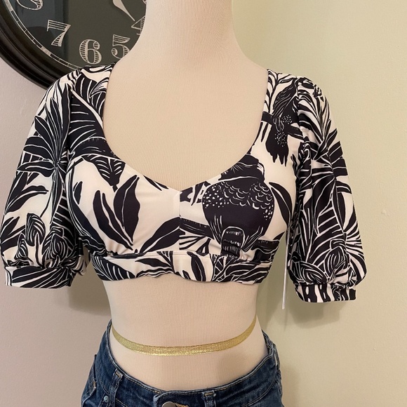 Mott50 Short Sleeve Swim Top Ivory and Black UPF 50 Parrot Tropical NWT - Picture 2 of 7